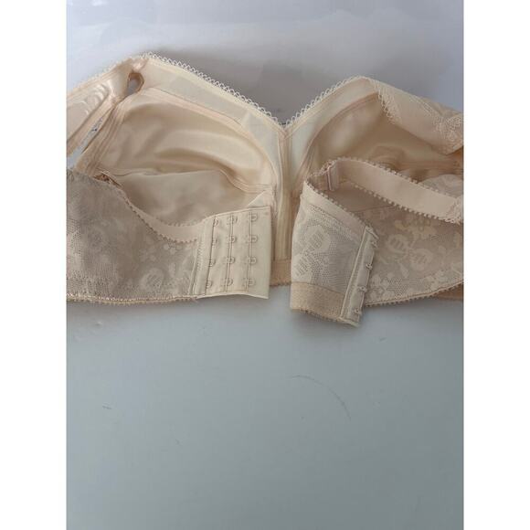 New Beige Wireless Bra Padded shoulders and adjustable straps, support. Size 44B - Picture 7 of 13
